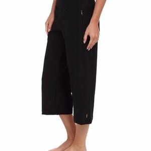 NWT Lucy Everyday Capris Black Size XS